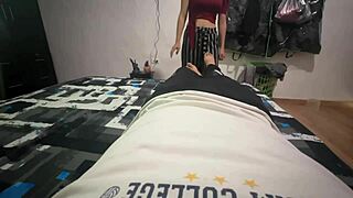 Jovencita me lo mama para que le pague su alquiler