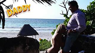 Me Cogí A La Novia De Mi Amigo En La Playa!