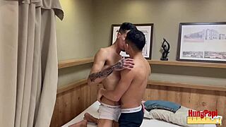 Does fudendo na cama da casa do meu amigo involve banging?