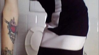 so hot watching this girl pee outdoors