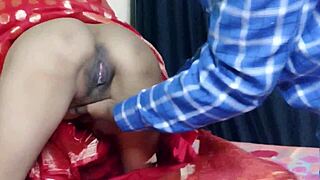 Hard Fucking for Sexy Indian Bhabi in Red Saree!