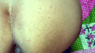 देखा क्या इस सेक्सी देसी लड़की को क्लासरूम में बॉयफ्रेंड का लंड चूसते?