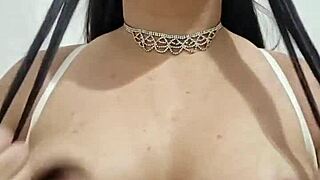 novinha gostosa teases sensually in lingerie with her cute brown eyes.