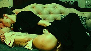 ट्विंक्स बेहतर नींद के लिए एंडलेस सेक्स का मजा लेते हैं।