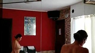 joven desconocido disfruta de una buena cojida de mi mujer por dinero