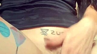 Goth Babe with Huge Lips Shows Off Big Ass While Masturbating