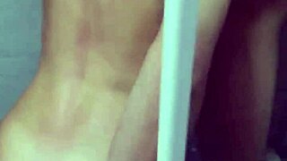 Meu marido me gravou dando o cuzinho para o amigo dele no banho