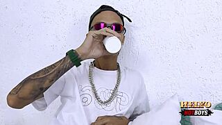 I gave my ass to the partner in the mansion and ended up in the carioca active's room falling on his dick