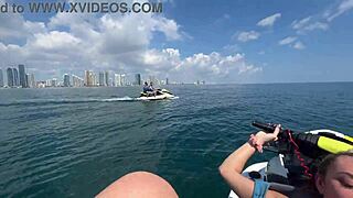 हॉर्नी ब्लॉन्ड की गीली चूत जेटस्की पर चोदी गई कमशॉट के साथ