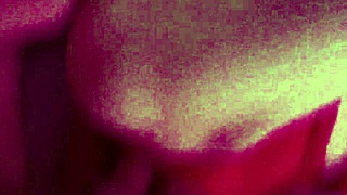 कंडोम टूट जाता है लेकिन पतली निम्फो जोर से चोदना जारी रखती है