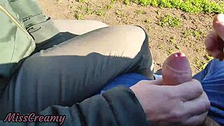 पब्लिकली कॉक फ्लैशिंग स्टेपडॉटर की हेल्प से रिस्की कमशॉट