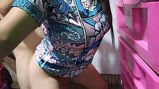 LO VOY HACER PORQUE ME GUSTA TU PERSONALIDAD INOCENTE MADRASTRA CONVENCE A SU HIJASTRO PARA TENER SEXO EN LA HABITACION DE SU MARIDO PORNO REAL BIEN AGITADO