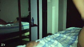 Intimate encounter in Guayaquil center before Barcelona's yellow night