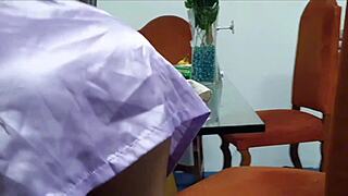 estava preparando o café ele me surpreendeu com sexy foreplay