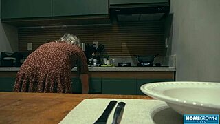 Scarlett Taylor loves seeing Naomi sucking hot dude's cock