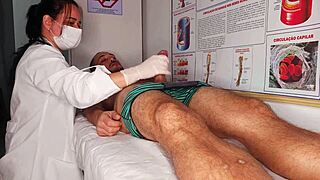 la colegiala nerd folla al amigo en su habitacion