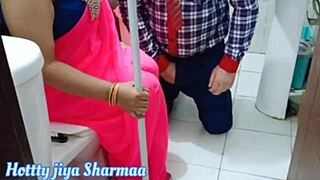 देसी हॉट सेक्सी हाउसवाइफ के साथ आज चोदाई