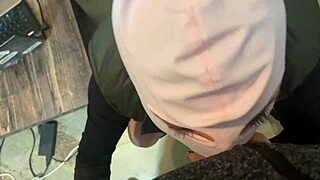 uhh, i luv stretching my milf body... so hot