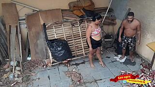 Gordinha gostosa deu o cu para o cunhado na casa abandonada.