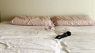 Cute MILF, why are you screaming as you cum twice?