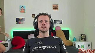 Meu Namorado Só Me Deu Atenção Quando Chamei Minha Amiga E O Safado Adorou Ganhar Um Boquete Duplo.