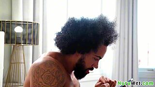 लेसी जेन और जेम्स एंजल बस्टि नुरु मसाज देते हैं