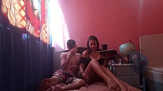 hermanastra pide ayuda y corro en su cara!