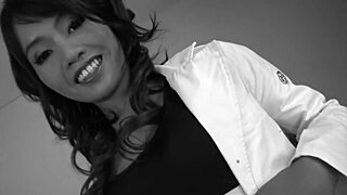 Thai girlfriend enjoys wild vacation fun with farang.