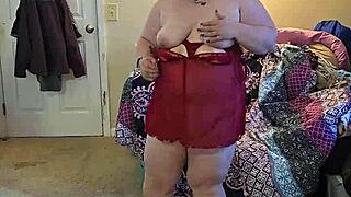 look at this bbw stripping in lingerie