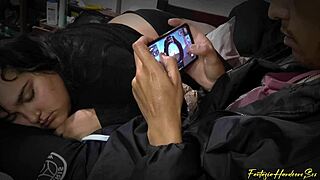 फ्री फायर ट्रिक्स सीखते हुए बेस्ट फ्रेंड की मोटी चूचियों वाली लड़की से गैगिंग ब्लोजॉब लो, जल्दी मत खत्म करो!