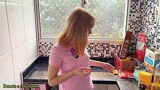 Peguei A Novinha Na Cozinha E Meti O Ferro Ali Mesmo Completo No Red