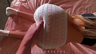 20 साल की सुंदर लड़की की पस्सी का एक्सट्रीम क्लोज अप फकिंग