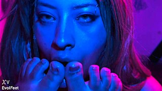 Even while smoking, she can't stop worshiping her lover's feet