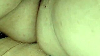 perra madura se masturba con su consolador