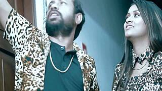 अरे, क्या तुम इस सेक्सी इंडियन वाइफ को उसके हसबैंड के फ्रेंड की तरह संतुष्ट कर सकते हो?