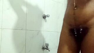 Desi Indian teen 18+ shows off amazing pussy and boobs in homemade clip.