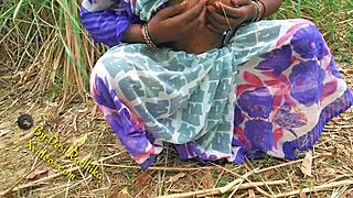 इंडियन कपल जंगल में आउटडोर में वाइल्ड होता है। और देखना चाहते हो?