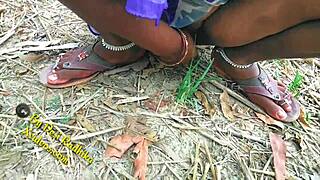 इंडियन कपल जंगल में आउटडोर में वाइल्ड होता है। और देखना चाहते हो?