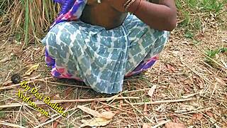 इंडियन कपल जंगल में आउटडोर में वाइल्ड होता है। और देखना चाहते हो?