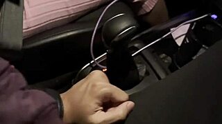 Me la chupa una desconocida que me llevo por la carretera, flashing my big ass in public thrill! 🚗