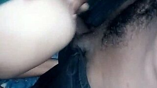 क्यूट फेस हॉट मिल्फ एडरेस यंग मैन की वर्ल्ड को एलियास कैश के साथ रॉक करती है