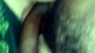 क्यूट फेस हॉट मिल्फ एडरेस यंग मैन की वर्ल्ड को एलियास कैश के साथ रॉक करती है