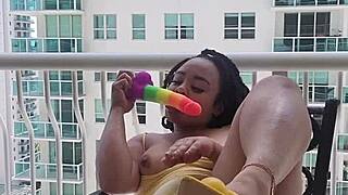 This repairman fixes the desperate housewife with hard riding 😏.