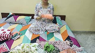 वैलरीनोवा बिग टिट्स और टॉयज़ से ऑनलाइन चैट करती है