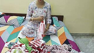 वैलरीनोवा बिग टिट्स और टॉयज़ से ऑनलाइन चैट करती है