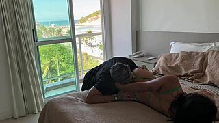 acordei a turista com oral gostoso e pica dura pra meter nela