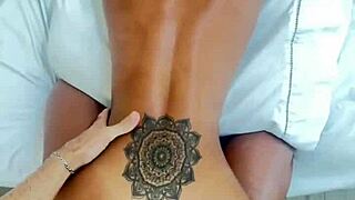 Arrombei o cuzinho da minha empregada gozei dentro