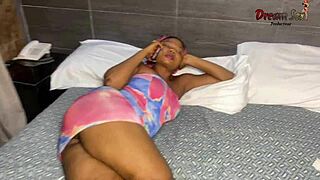 डिलीवरी गाय एबनी लड़की को झड़वाता है और जोर से कुम करवाता है