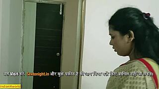 टीवी मैकेनिक डिवोर्स्ड भाभी को उसके बड़े टिट्स इशू में बंगाली स्टोरी में हेल्प करता है