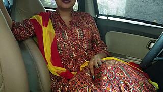 पंजाबी वाइफ हसबैंड द्वारा कार में फक होती है